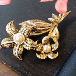 Vintage Spain Damascene Flower Pin Brooch